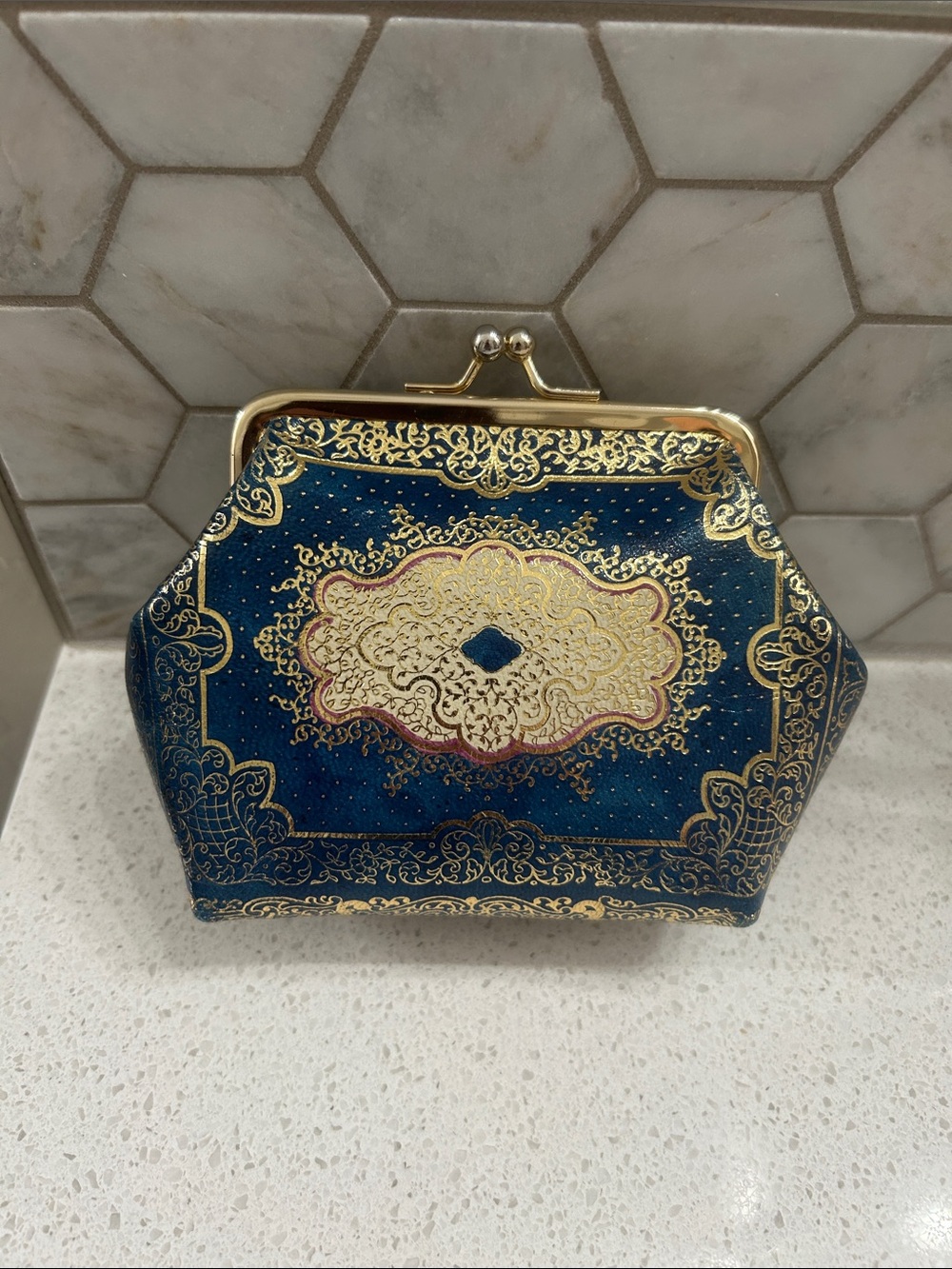 Gorgeous coin purse with intricate pattern.